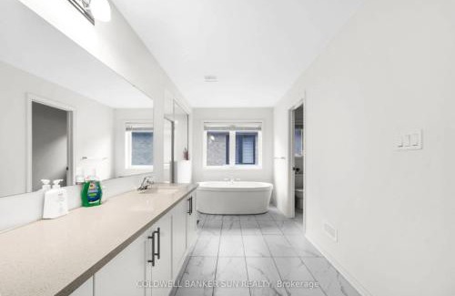 Adjala-Tosorontio House | Cozy 5 bedrooms & 5 bathrooms House