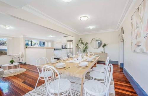 Balmain House | Cozy 5 BR Family Home in Balmain 4KM CBD