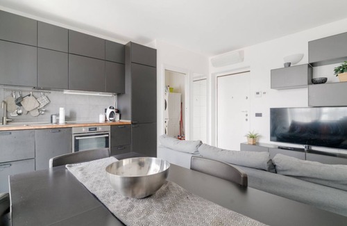 Gallaratese Apartment | Cozy 50m2 apartment with balcony, located on the seventh floor of a building with a lift, in a residential context surrounded by greenery.The area is very quiet and well connected thanks to local public transport: a 10-minute walk away is the M1 Rossa "B