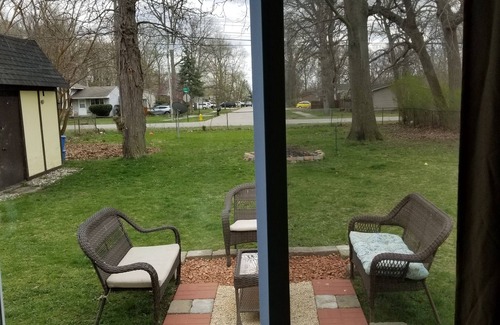 Whittaker House | Cozy 6 bedroom home located 14 miles from Detroit Metro Airport.