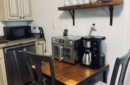 Cle Elum House | Cozy, AC, easy highway access. 1-Bedroom home near cafes and shops!