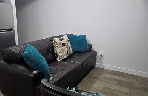 Calgary Apartment | Cozy Airport Retreat | 2BR Suite Near Shops/Malls & Parks