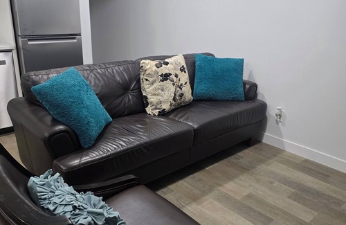 Calgary Apartment | Cozy Airport Retreat | 2BR Suite Near Shops/Malls & Parks