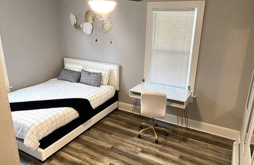Alton Apartment | Cozy Alton Apartment. Quiet Neighborhood, but close enough to a lot of fun!