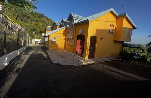 St. Joseph House | Cozy and Accessible Private Ensuite @ Halite Court