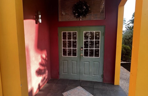 St. Joseph House | Cozy and Accessible Private Ensuite @ Halite Court