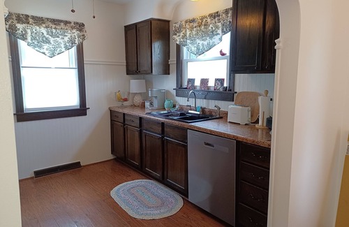 Springfield House | Cozy and Comfortable 1939 Cottage nClose to Wittenberg, Shopping, Restaurants.