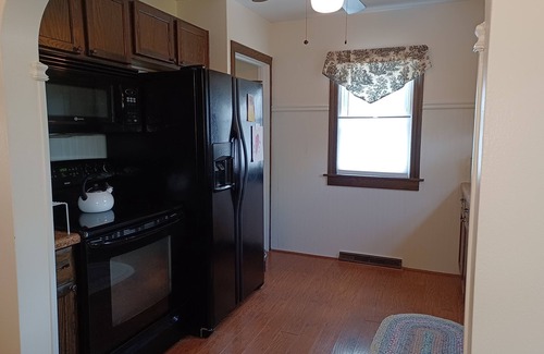 Springfield House | Cozy and Comfortable 1939 Cottage nClose to Wittenberg, Shopping, Restaurants.