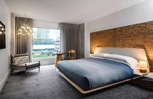 Waller Creek District House | Cozy And Comfortable Accommodation Near Margaret Hoffman Oak Park!