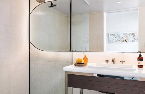 Waller Creek District House | Cozy And Comfortable Accommodation Near Margaret Hoffman Oak Park!