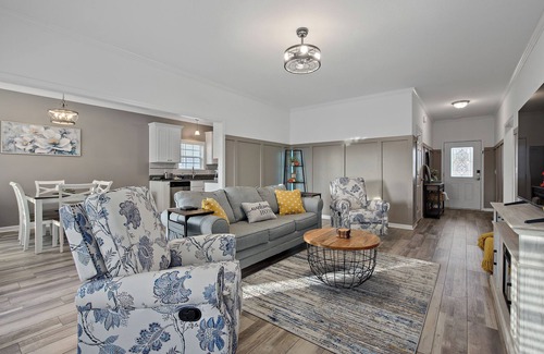 Dothan House | Cozy and Comfy Retreat in a Quiet Neighborhood. Weekly and monthly discounts