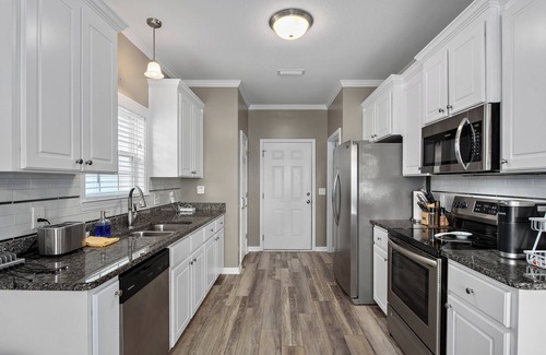 Dothan House | Cozy and Comfy Retreat in a Quiet Neighborhood. Weekly and monthly discounts