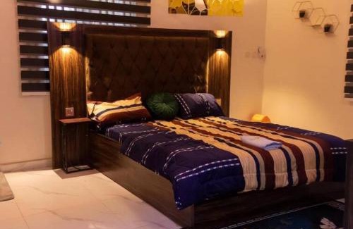 Lagos Apartment | COZY and EXOTIC 3 BED 2 BATH WITH 24HRS LIGHT AND 20 MINS TO AIRPORT