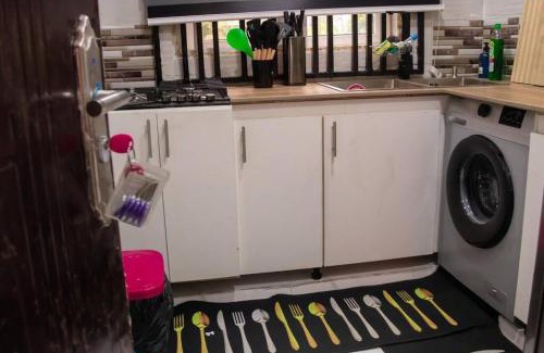 Lagos Apartment | COZY and EXOTIC 3 BED 2 BATH WITH 24HRS LIGHT AND 20 MINS TO AIRPORT