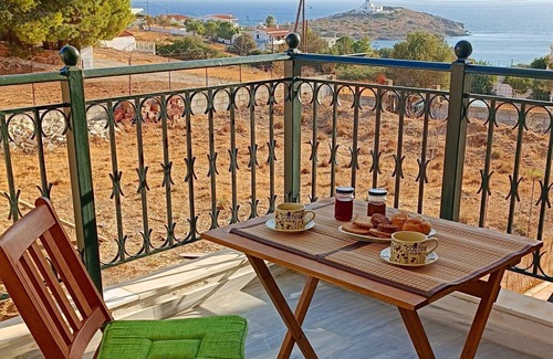 Lavreotiki Apartment | Cozy and luxury by the sea with spectacular view. Family sized with bbq and yard