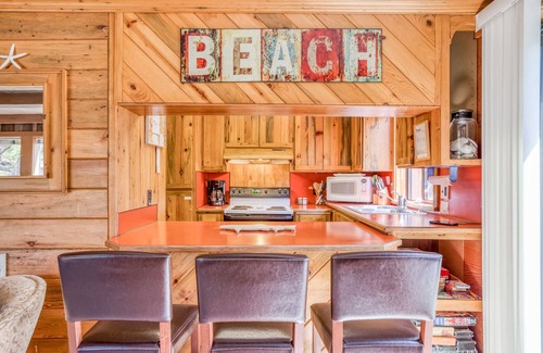 Tierra Del Mar House | Cozy and Quiet Wood Lined Charm in Tierra Del Mar! Sister’s Beach Retreat