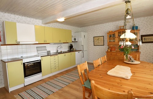 Mellerud O House | Cozy and rural holiday accommodation 150 meters from Lake Vänern | SE17003