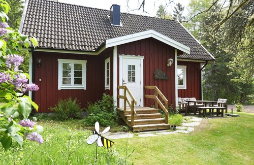 Mellerud O House | Cozy and rural holiday accommodation 150 meters from Lake Vänern | SE17003
