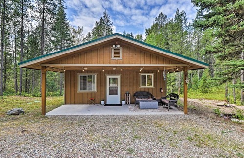 West Glacier House | Cozy and Secluded Cabin - 4 Mi to Glacier Natl Park