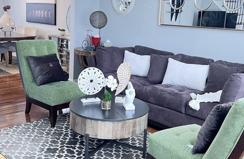 Eastwick House | cozy and stylish! minutes from airport, sports complex and other attractions
