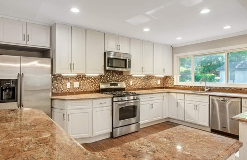 Tallman House | Cozy and Clean Cental / Northern Bergen County Home