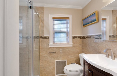 Tallman House | Cozy and Clean Cental / Northern Bergen County Home