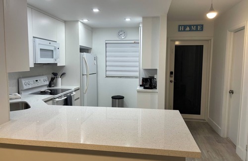 Bel Air Apartment | Cozy Apartment by a Beautiful Beach