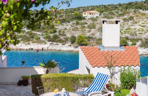 Dvornica Apartment | Cozy apartment Bose 2+2 only 5 metres from the beach special discount -30%!