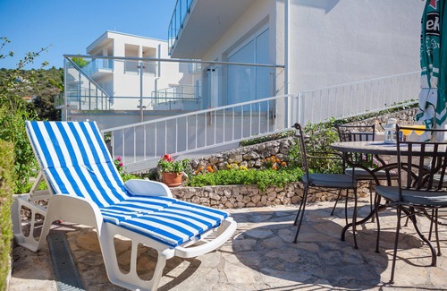 Dvornica Apartment | Cozy apartment Bose 2+2 only 5 metres from the beach special discount -30%!