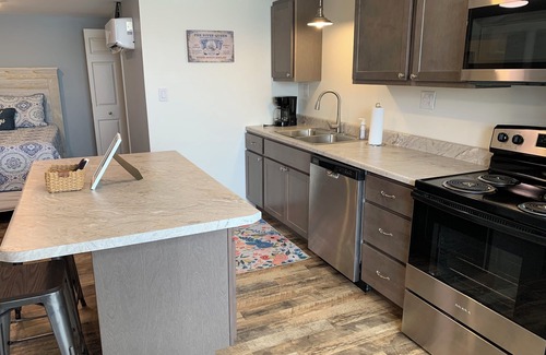 Hannibal Apartment | Cozy apartment close to downtown Hannibal with full kitchen, A/C, and Wi-Fi