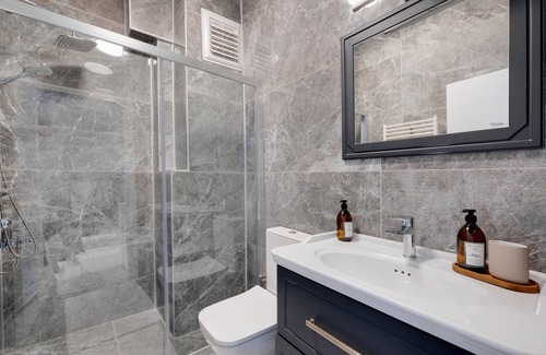 Ortakoy Apartment | Cozy Apartment in Besiktas with Bosphorus View