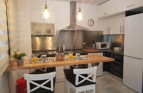 Torremolinos House | Cozy apartment in the center of Torremolinos. Private parking