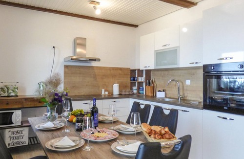 Borak Apartment | Cozy apartment in Omis with WiFi