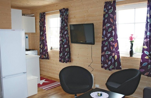 Skipnes Apartment | Cozy apartment in Sandstad with WiFi