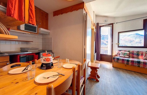 Reberty Apartment | Cozy Apartment Near Slopes with Balcony
