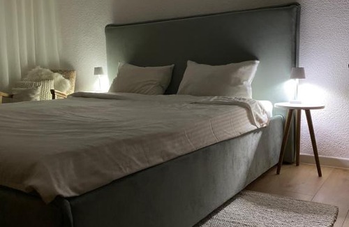 Three Oaks Apartment | Cozy Apartment