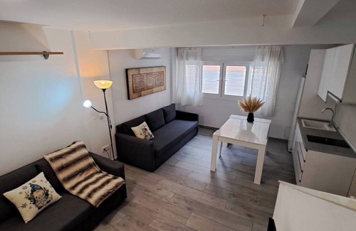 El Pilar Apartment | Cozy Apartment up to 6 persons 3 min to Metro