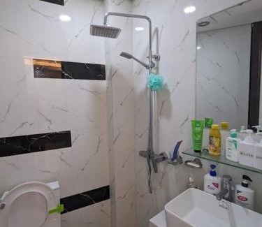 Kim Lien Apartment | Cozy apartment w/2 private BR & free bike parking