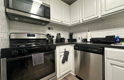 Arlington Apartment | Cozy apartment w/gym access 6 mins from Pentagon