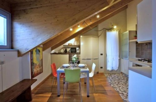 Dolzago Apartment | Cozy Apartment with view - LAKES AND TRAILS -