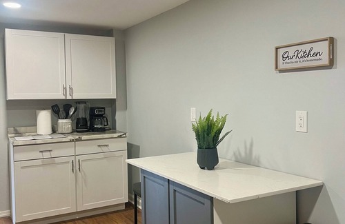 Woodbridge Apartment | Cozy apt in Woodbridge for short and long term rental. Everything Included!