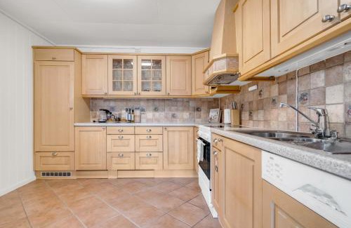 Tromso Apartment | Cozy Arctic Hideaway l Fireplace l Parking