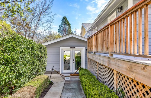 Ashland Apartment | Cozy Ashland Studio: King Bed, 1 mile from Plaza!