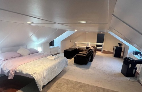Halfway Apartment | Cozy Attic! With adjustable office space and ergonomic king size bed.