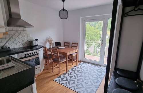 Toster Apartment | Cozy balcony apartment for 4 people with a view of the castle & mountains
