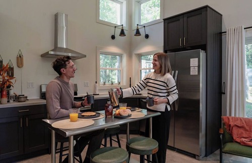 White Mills House | Cozy Basecamp Near Ski, Lake, Trails, Town & Foliage!