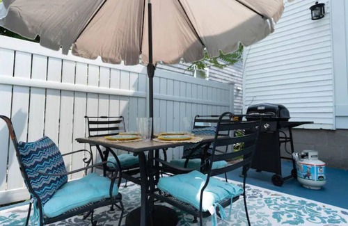 West Irondequoit House | Cozy beach house