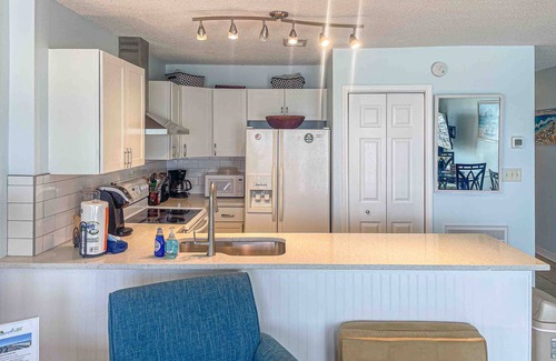Fort Walton Beach Condo | Cozy beachfront condo with private balcony, shared pool & beach access