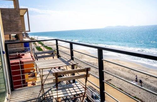 Costa Apartment | Cozy BEACHFRONT 1 Bdr Apt