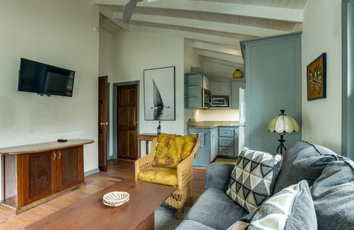 Placencia Cottage | Cozy Beachfront Cottage on the Beach in Maya Beach